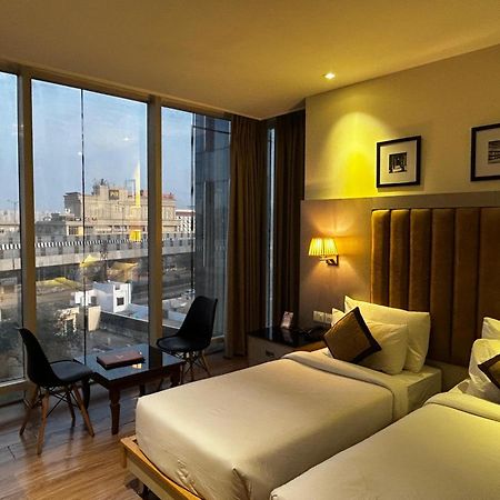 Hotel Sakura Gold Γκουργκάον Εξωτερικό φωτογραφία