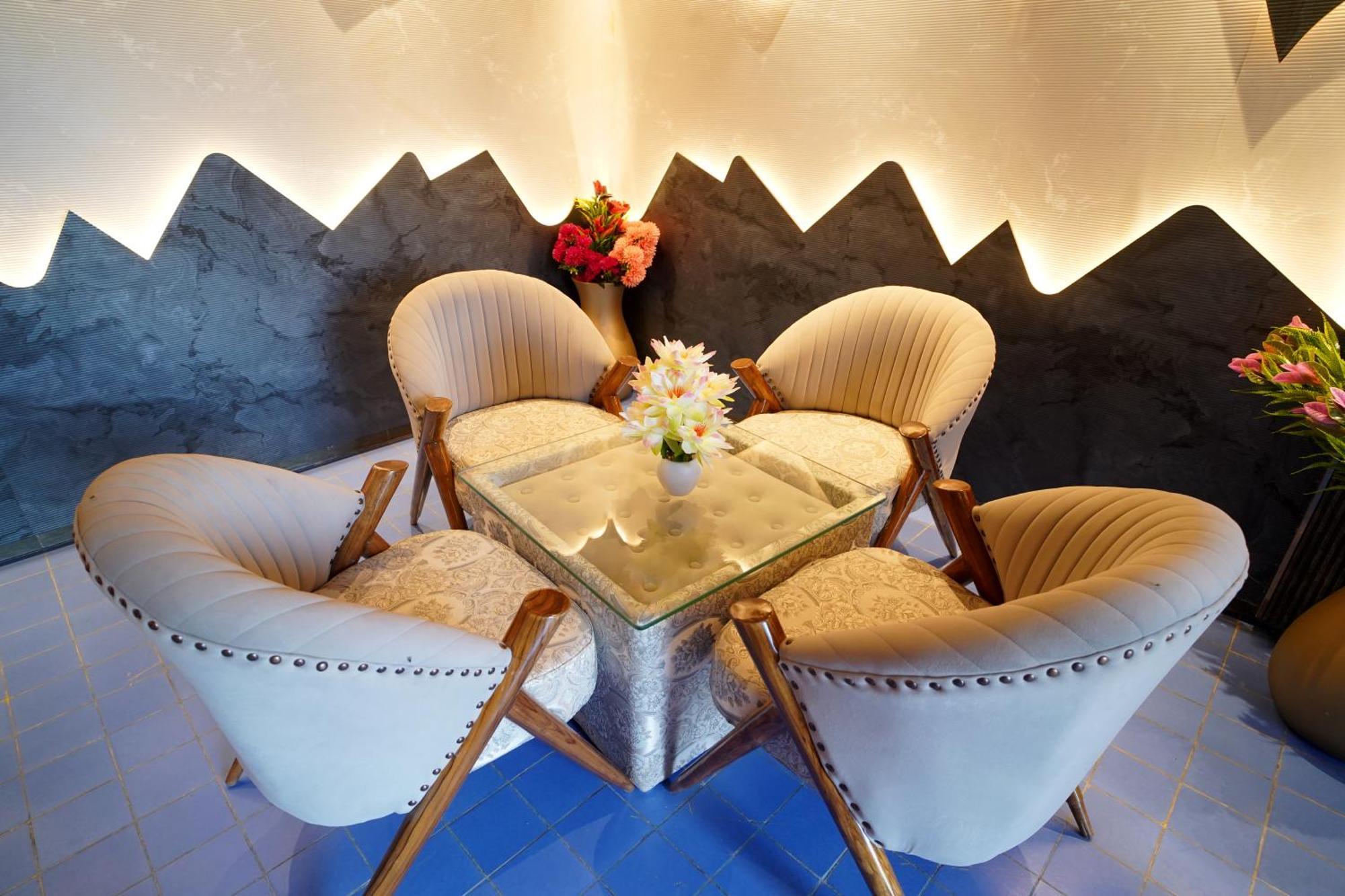 Hotel Sakura Gold Γκουργκάον Εξωτερικό φωτογραφία