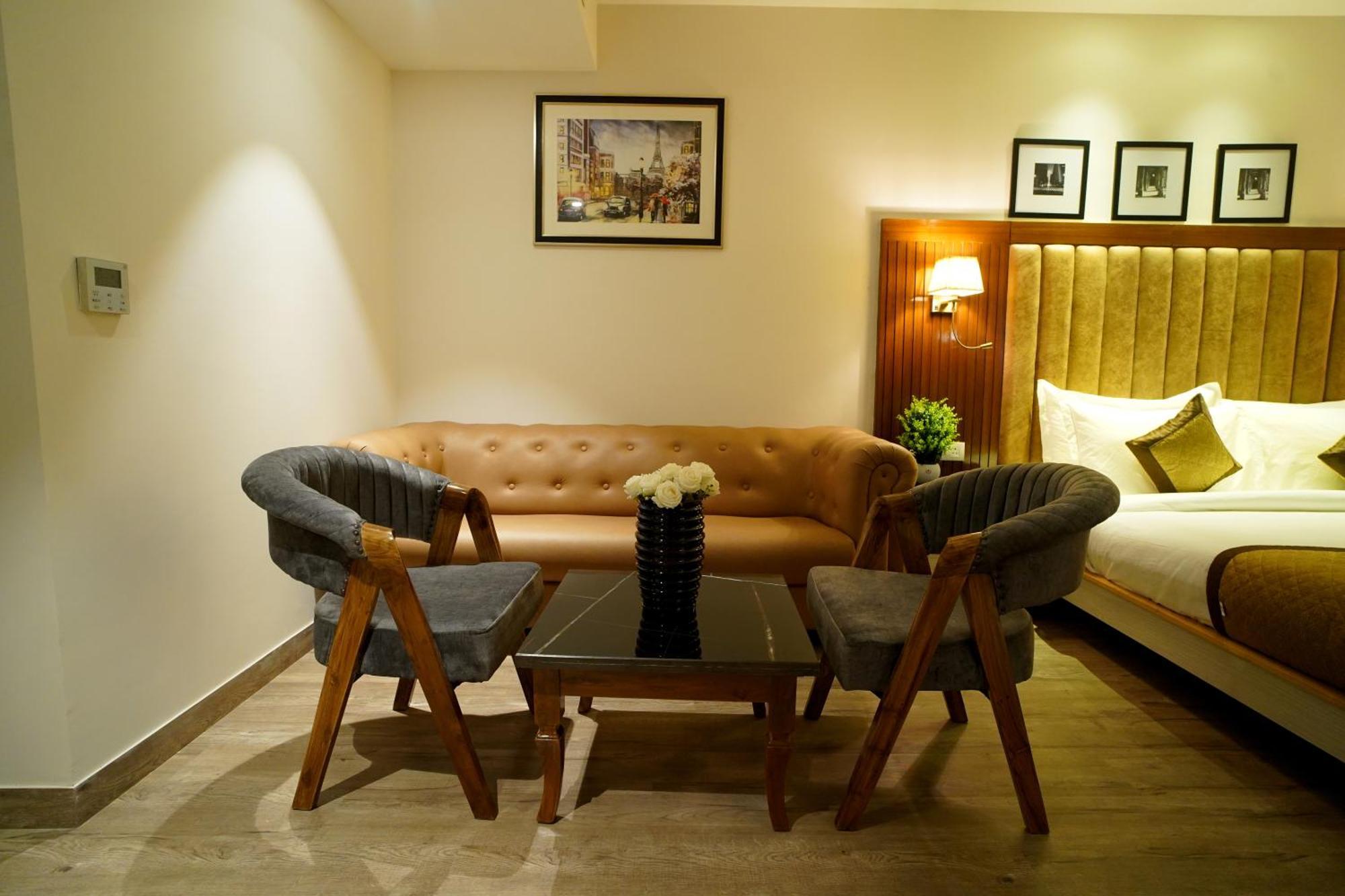 Hotel Sakura Gold Γκουργκάον Εξωτερικό φωτογραφία