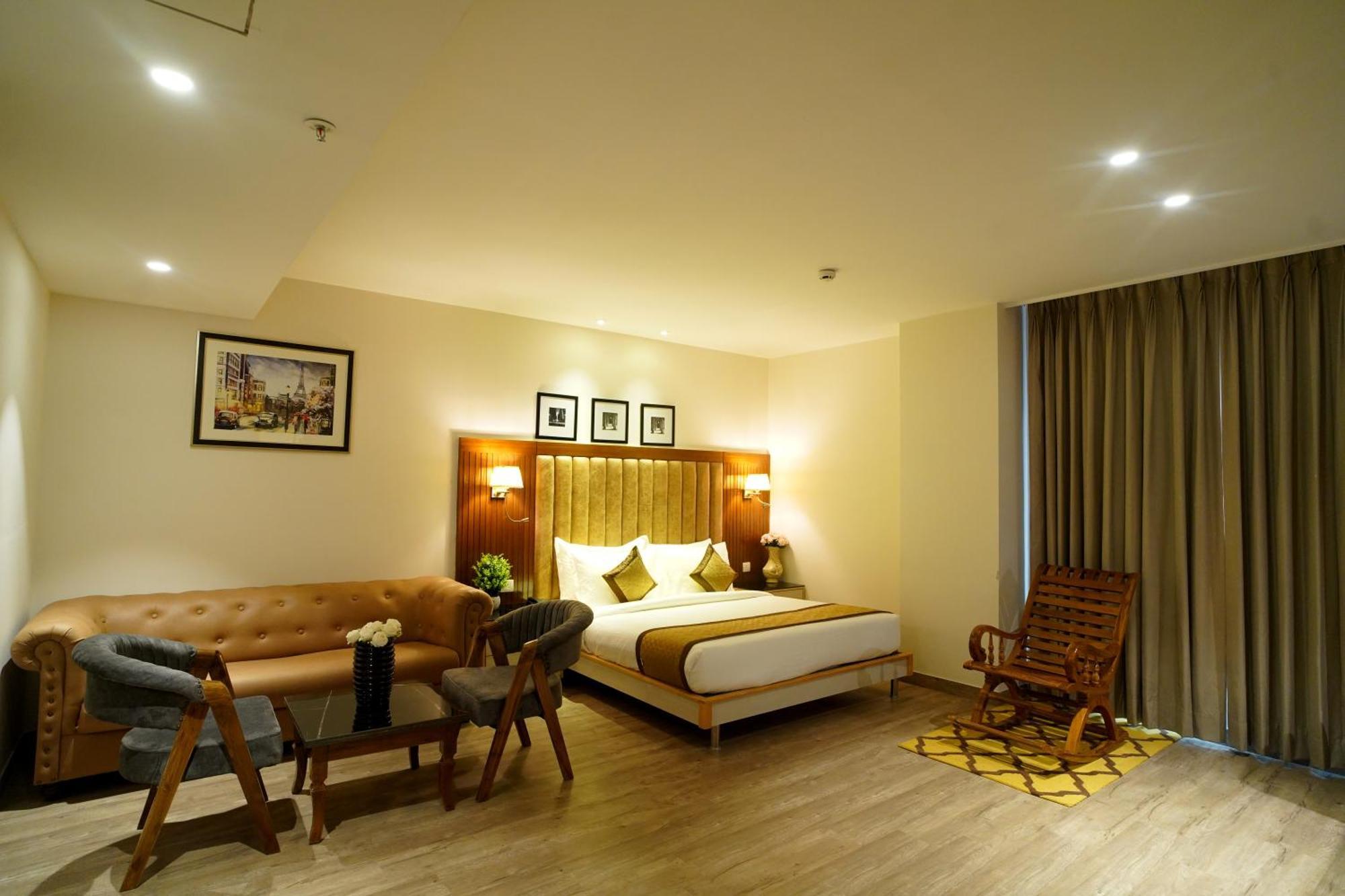 Hotel Sakura Gold Γκουργκάον Εξωτερικό φωτογραφία