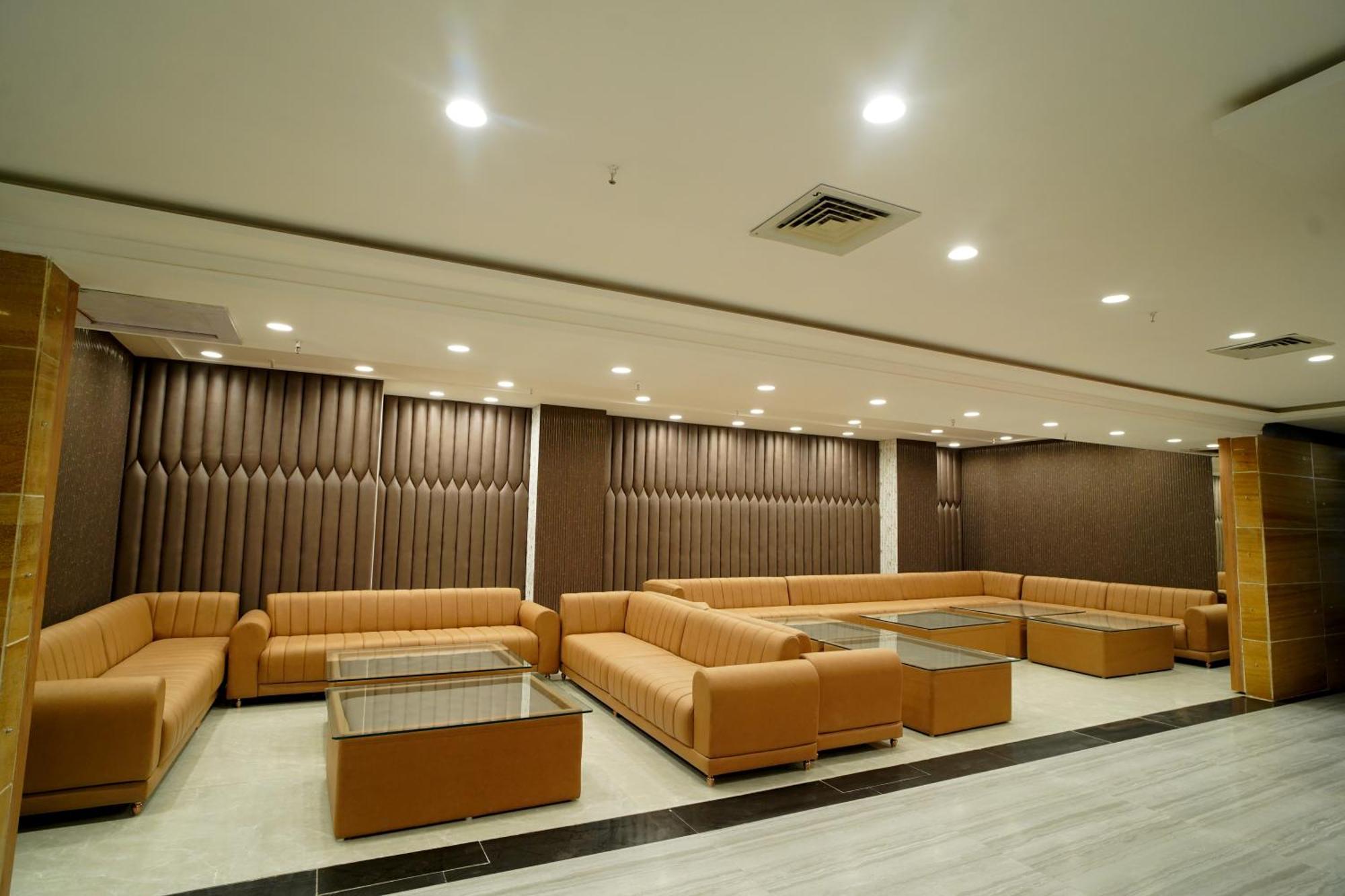 Hotel Sakura Gold Γκουργκάον Εξωτερικό φωτογραφία