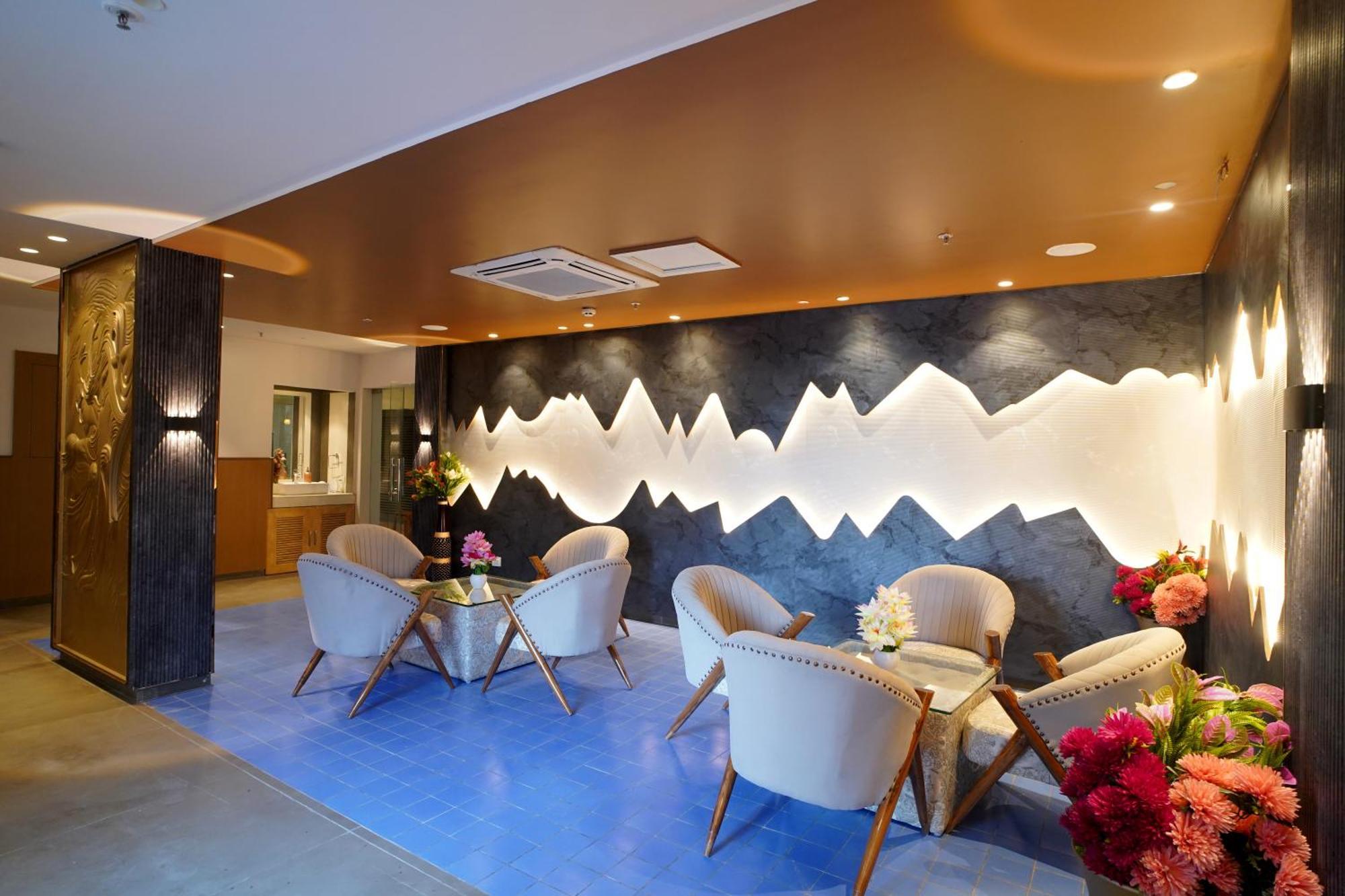 Hotel Sakura Gold Γκουργκάον Εξωτερικό φωτογραφία