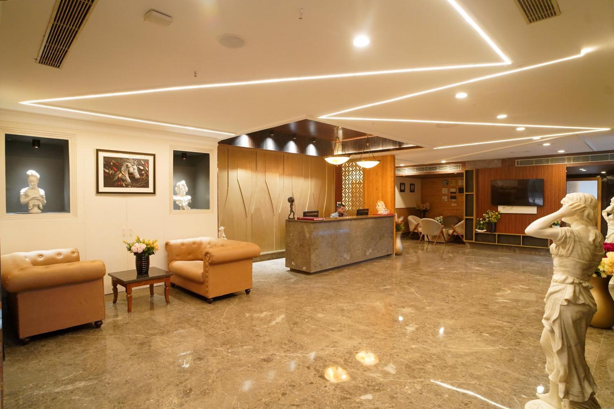 Hotel Sakura Gold Γκουργκάον Εξωτερικό φωτογραφία