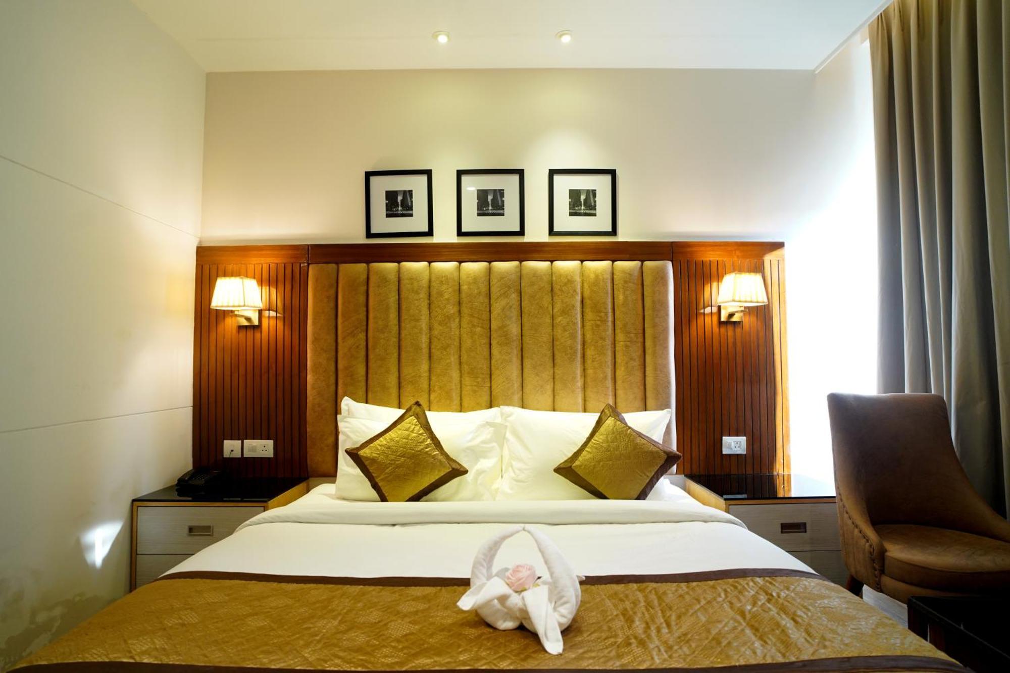 Hotel Sakura Gold Γκουργκάον Εξωτερικό φωτογραφία