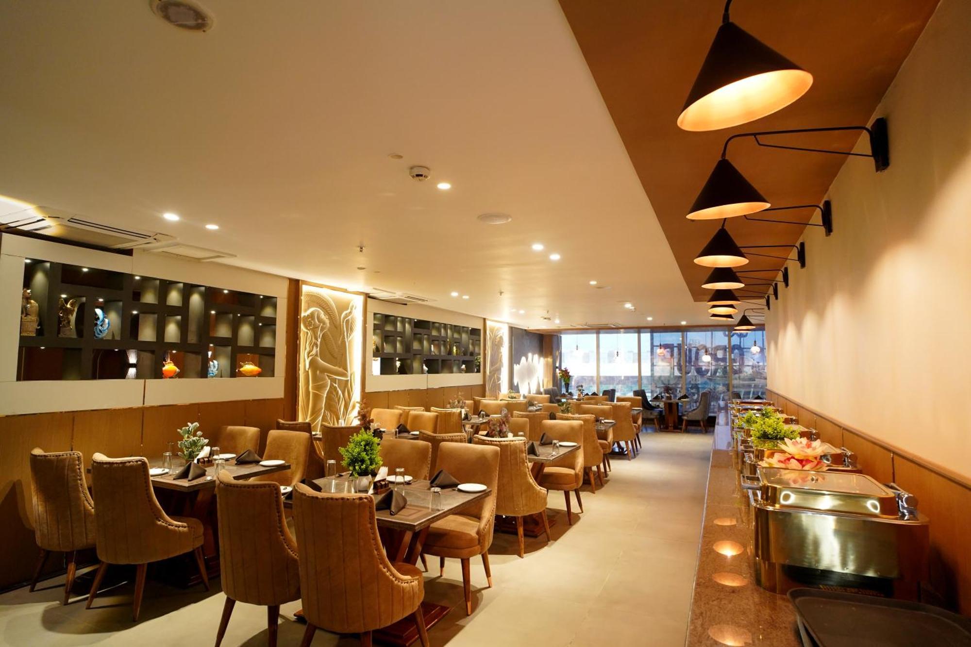 Hotel Sakura Gold Γκουργκάον Εξωτερικό φωτογραφία