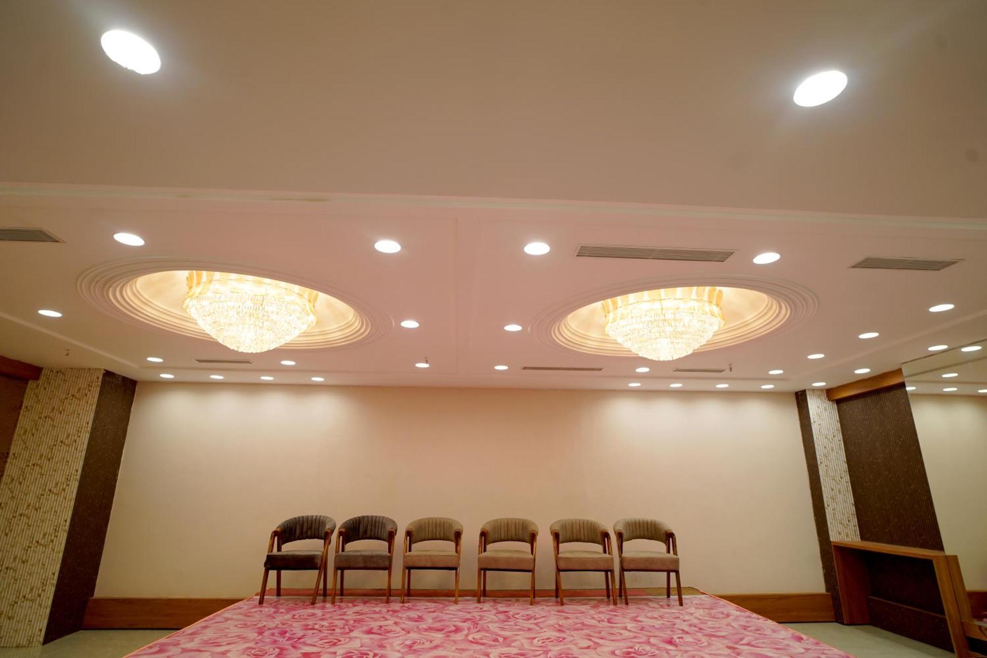 Hotel Sakura Gold Γκουργκάον Εξωτερικό φωτογραφία