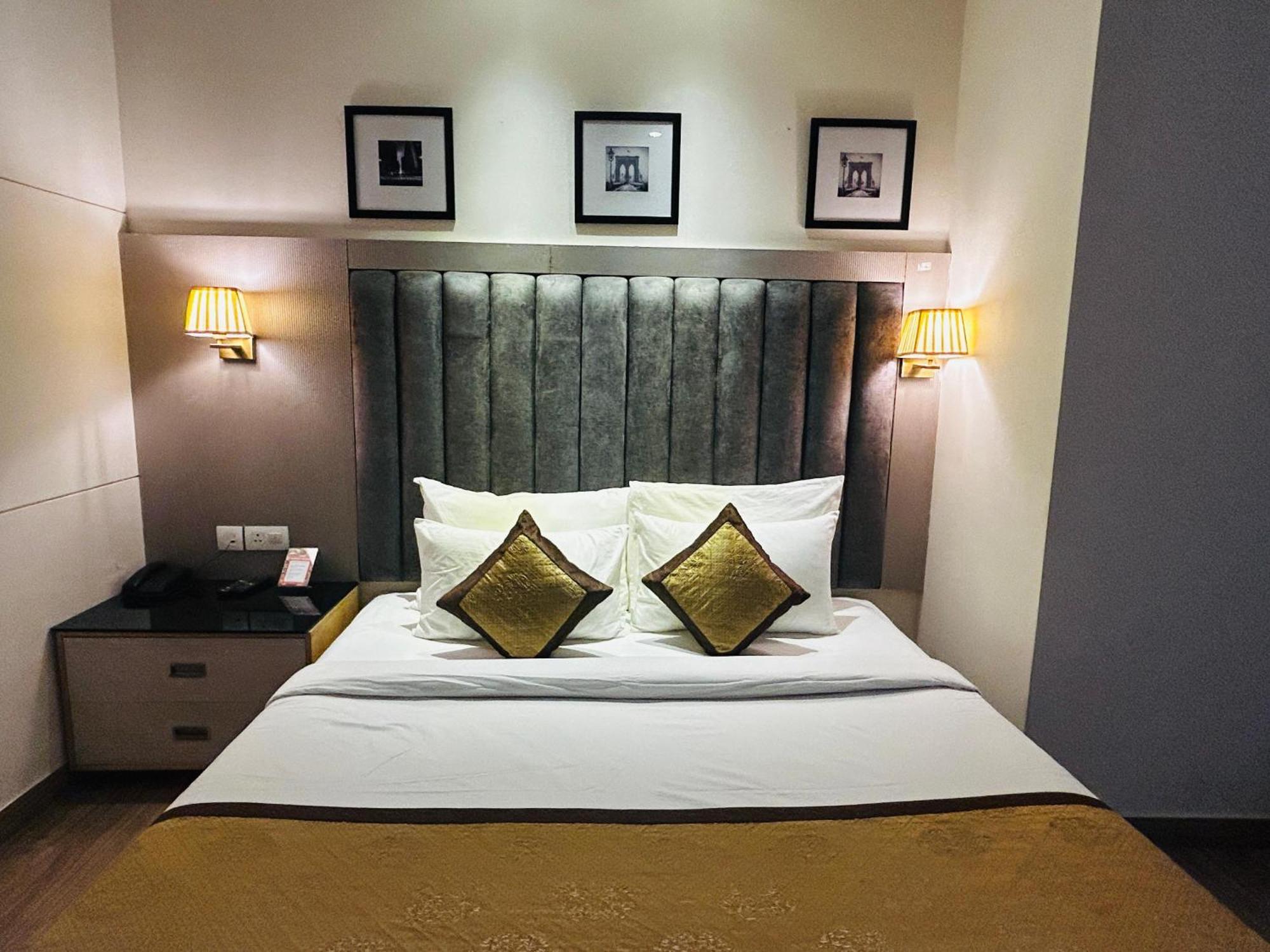 Hotel Sakura Gold Γκουργκάον Εξωτερικό φωτογραφία
