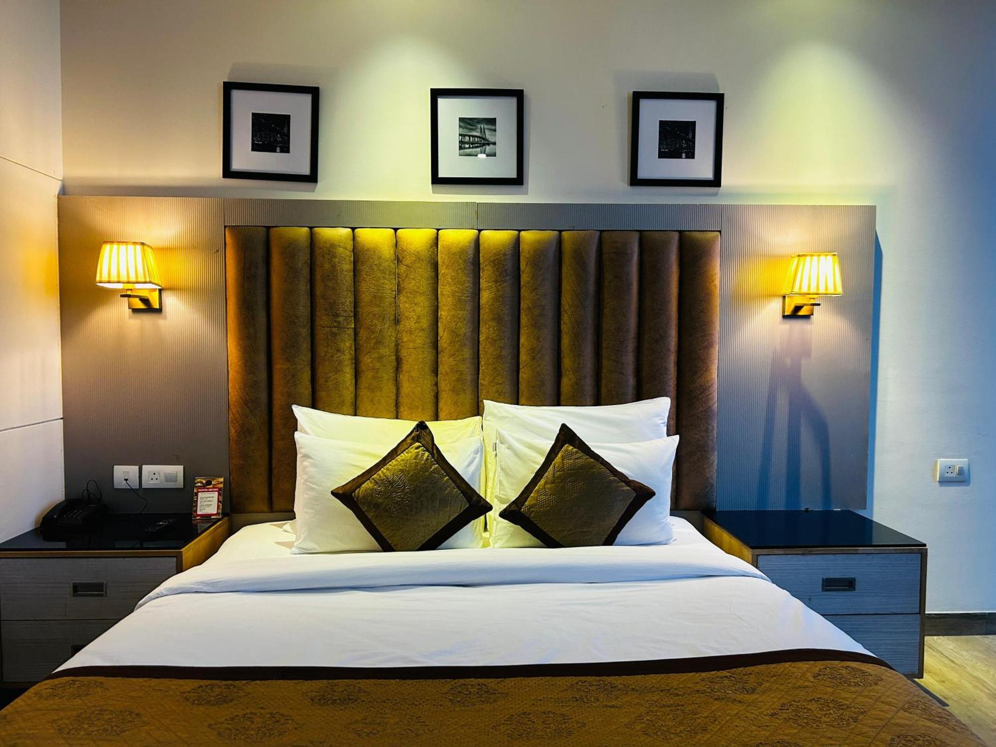 Hotel Sakura Gold Γκουργκάον Εξωτερικό φωτογραφία