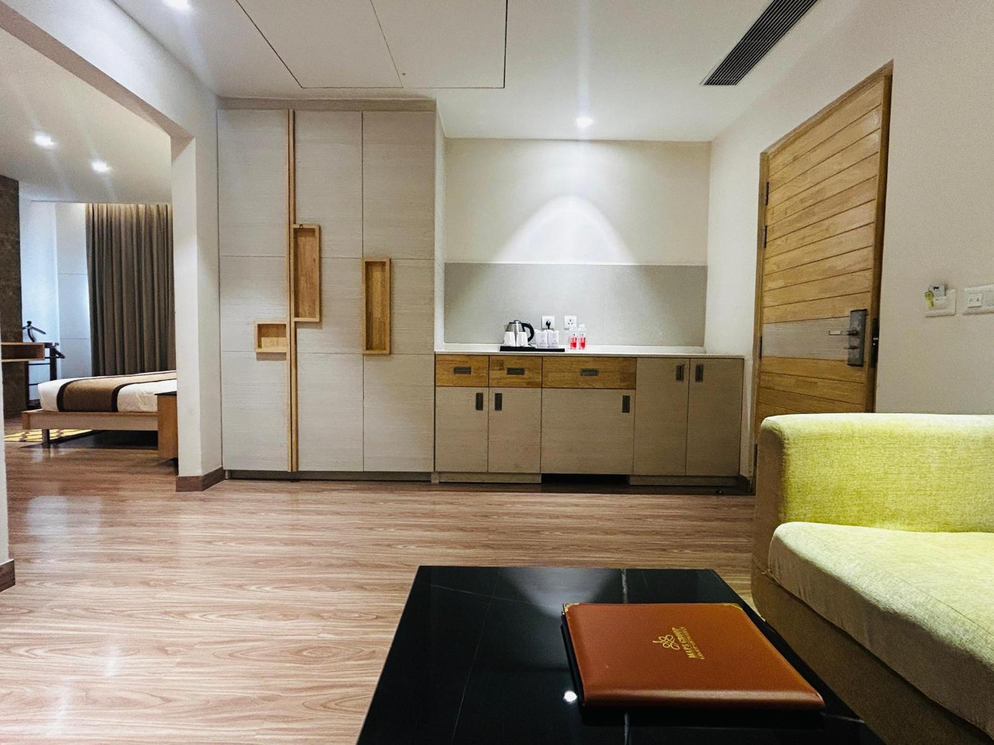 Hotel Sakura Gold Γκουργκάον Εξωτερικό φωτογραφία