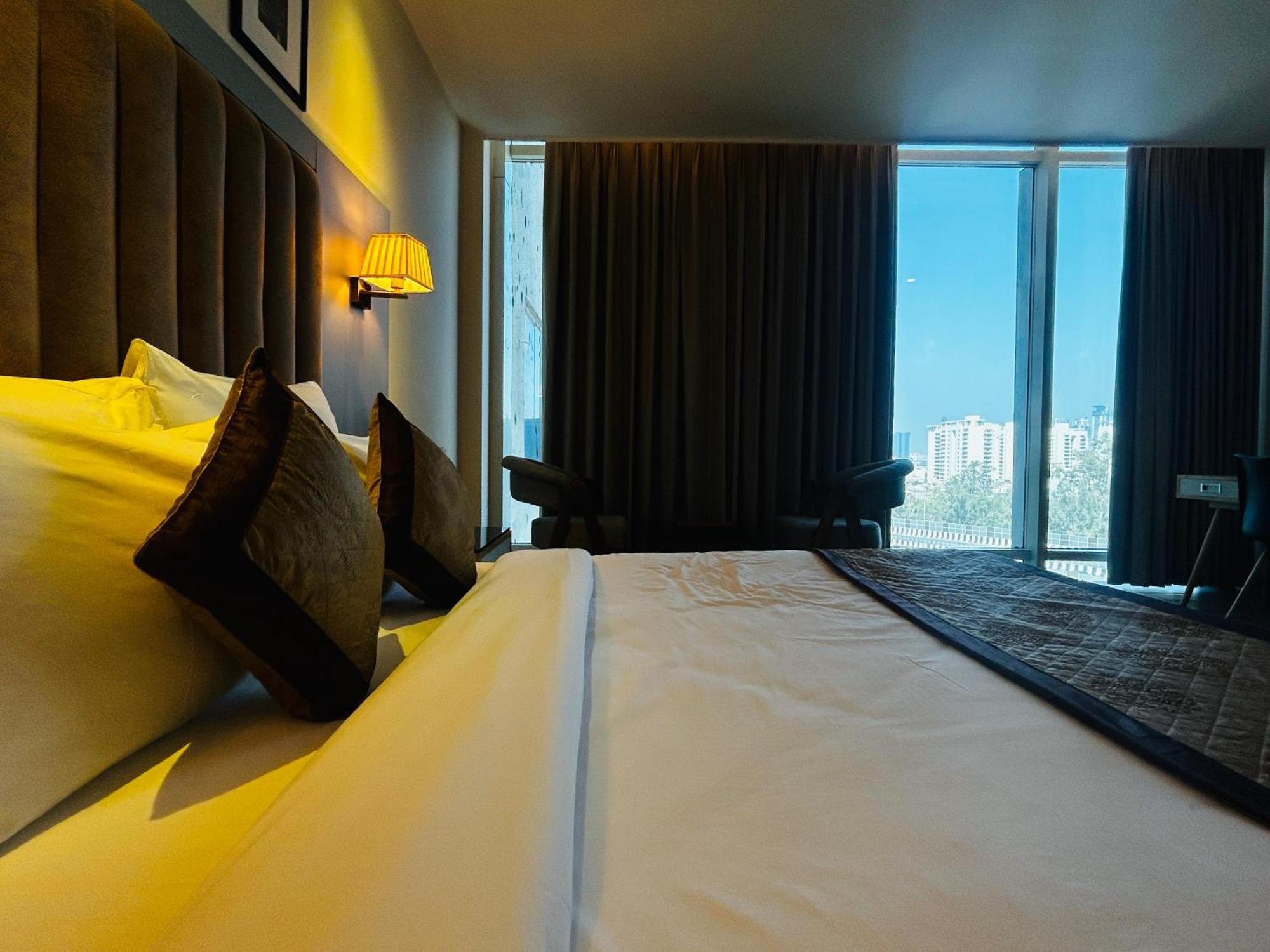 Hotel Sakura Gold Γκουργκάον Εξωτερικό φωτογραφία
