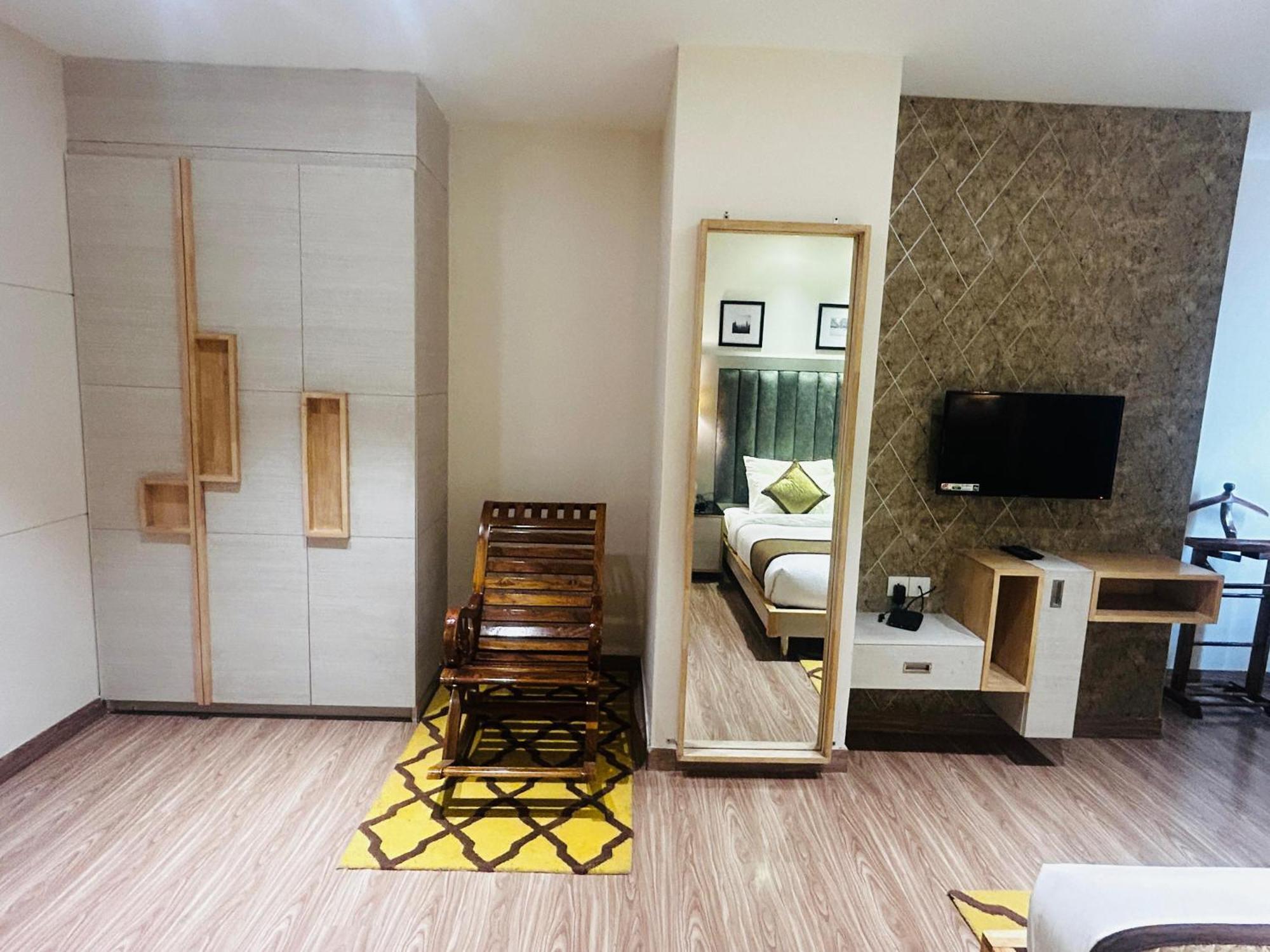Hotel Sakura Gold Γκουργκάον Εξωτερικό φωτογραφία
