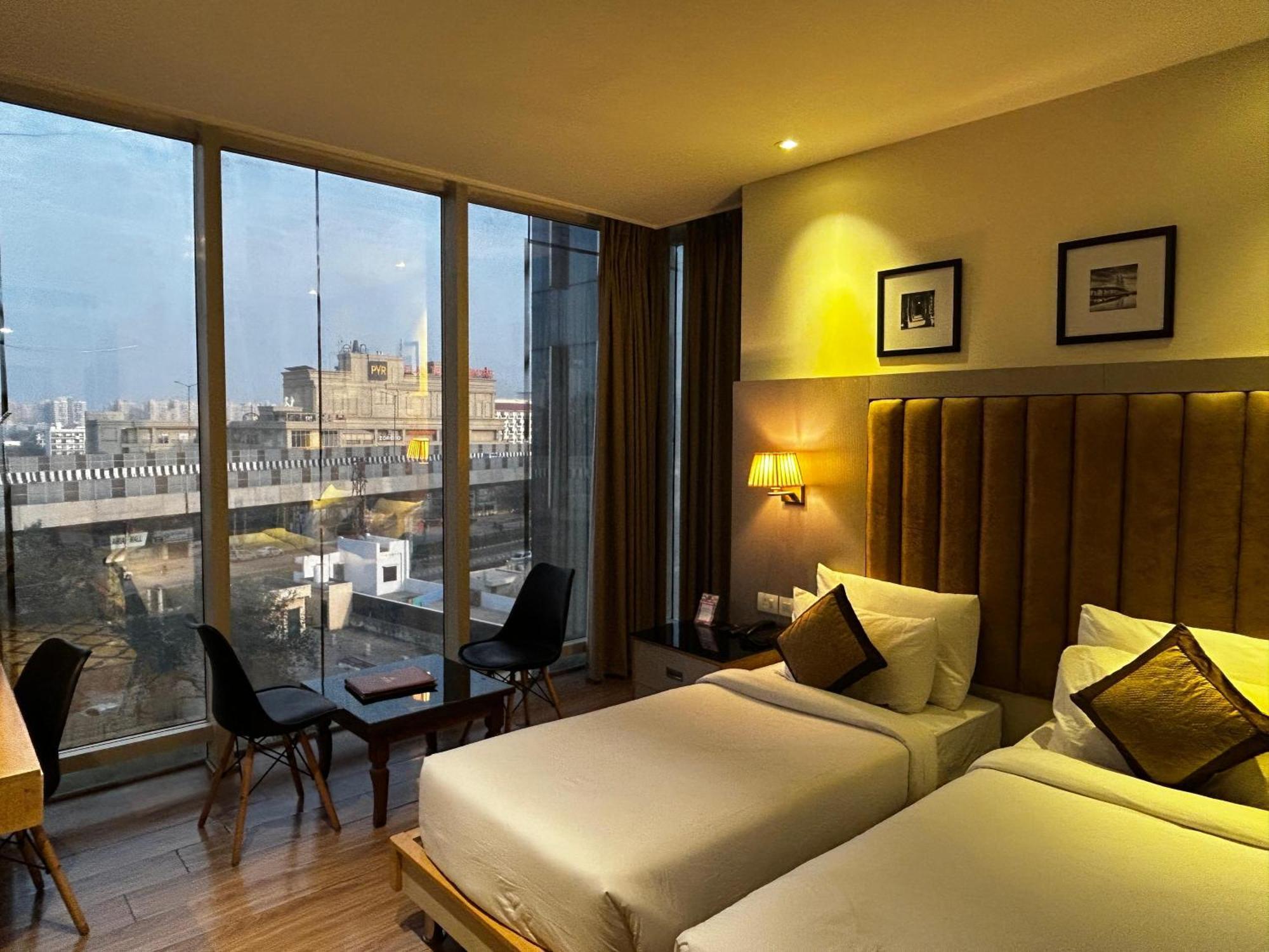 Hotel Sakura Gold Γκουργκάον Εξωτερικό φωτογραφία