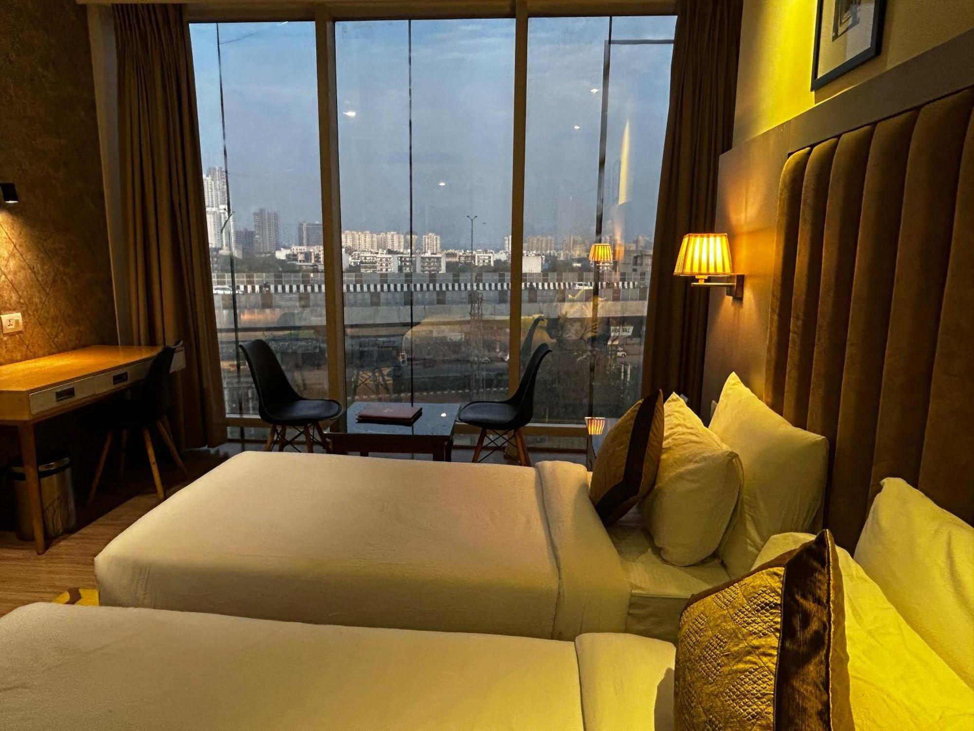 Hotel Sakura Gold Γκουργκάον Εξωτερικό φωτογραφία