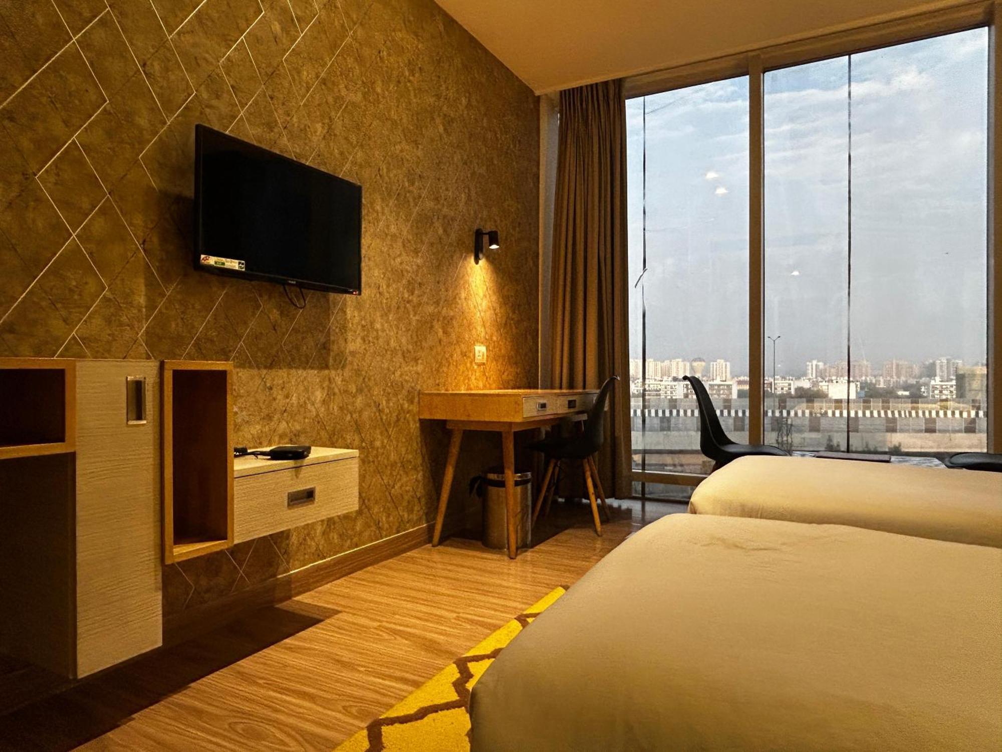 Hotel Sakura Gold Γκουργκάον Εξωτερικό φωτογραφία